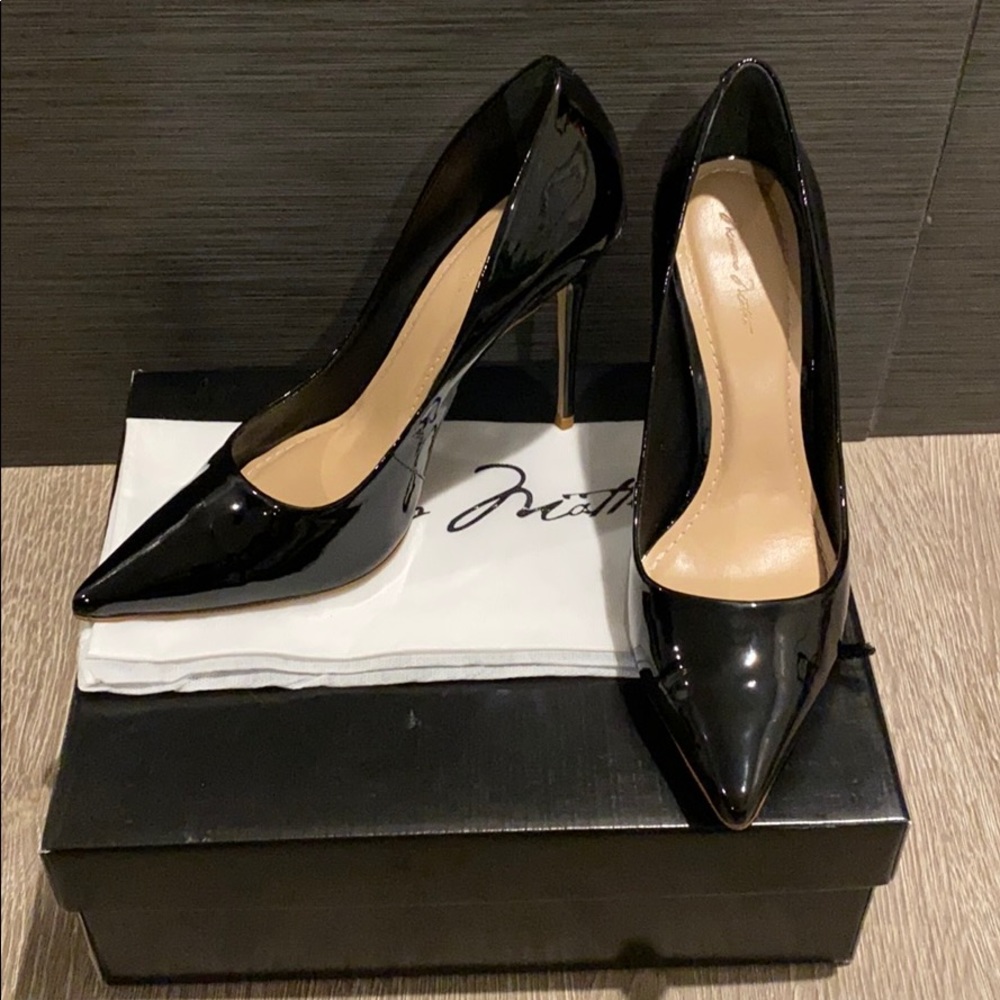 Massimo Matteo Pointy Toe Pump